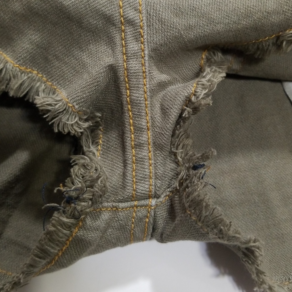 LF CarMar Light Olive Green Frayed Shorts 26 - Picture 6 of 6